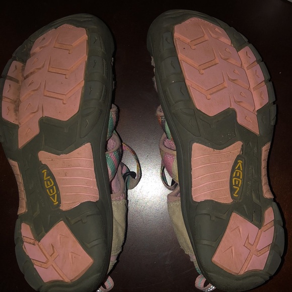Girls size 4 Keens great shoe slightly used … terrific condition - Picture 5 of 6